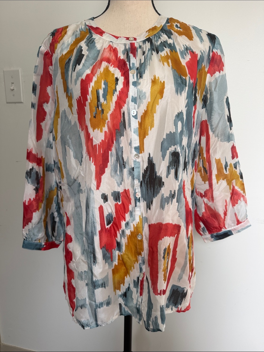 Chico's Abstract Ikat Button-Front Shirt in Cream, Red & Mustard Size 2 Silk